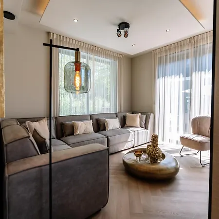 Dom wakacyjny With Private Pool & Hot Tub