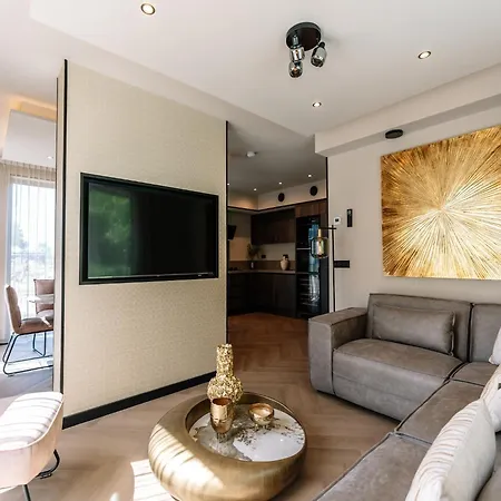 With Private Pool & Hot Tub * Waarland