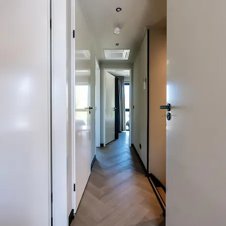 With Private Pool & Hot Tub Dom wakacyjny Waarland