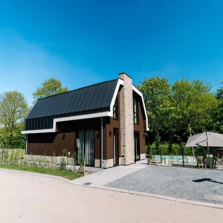 Dom wakacyjny With Private Pool & Hot Tub Waarland