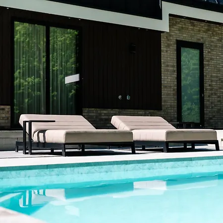 With Private Pool & Hot Tub Dom wakacyjny