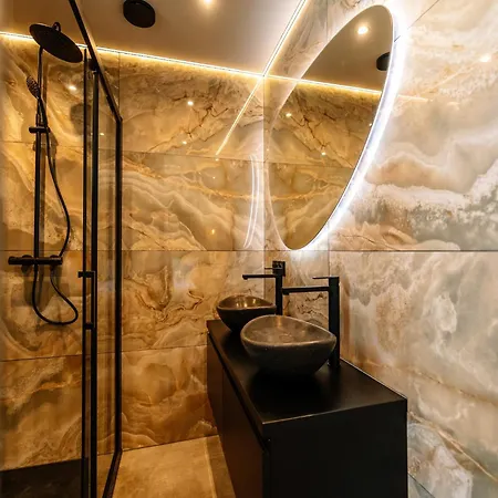 With Private Pool & Hot Tub Dom wakacyjny Waarland