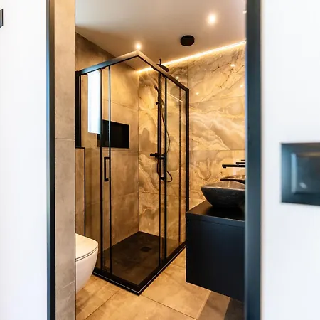 Dom wakacyjny With Private Pool & Hot Tub Waarland