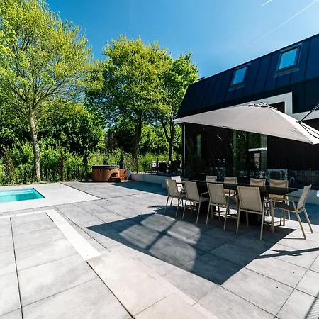 With Private Pool & Hot Tub בית נופש *